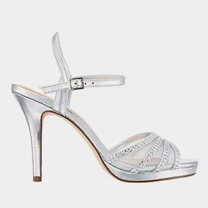 Never Worn! I.Miller brand silver special occasion shoes, size 6, 4 inch heal